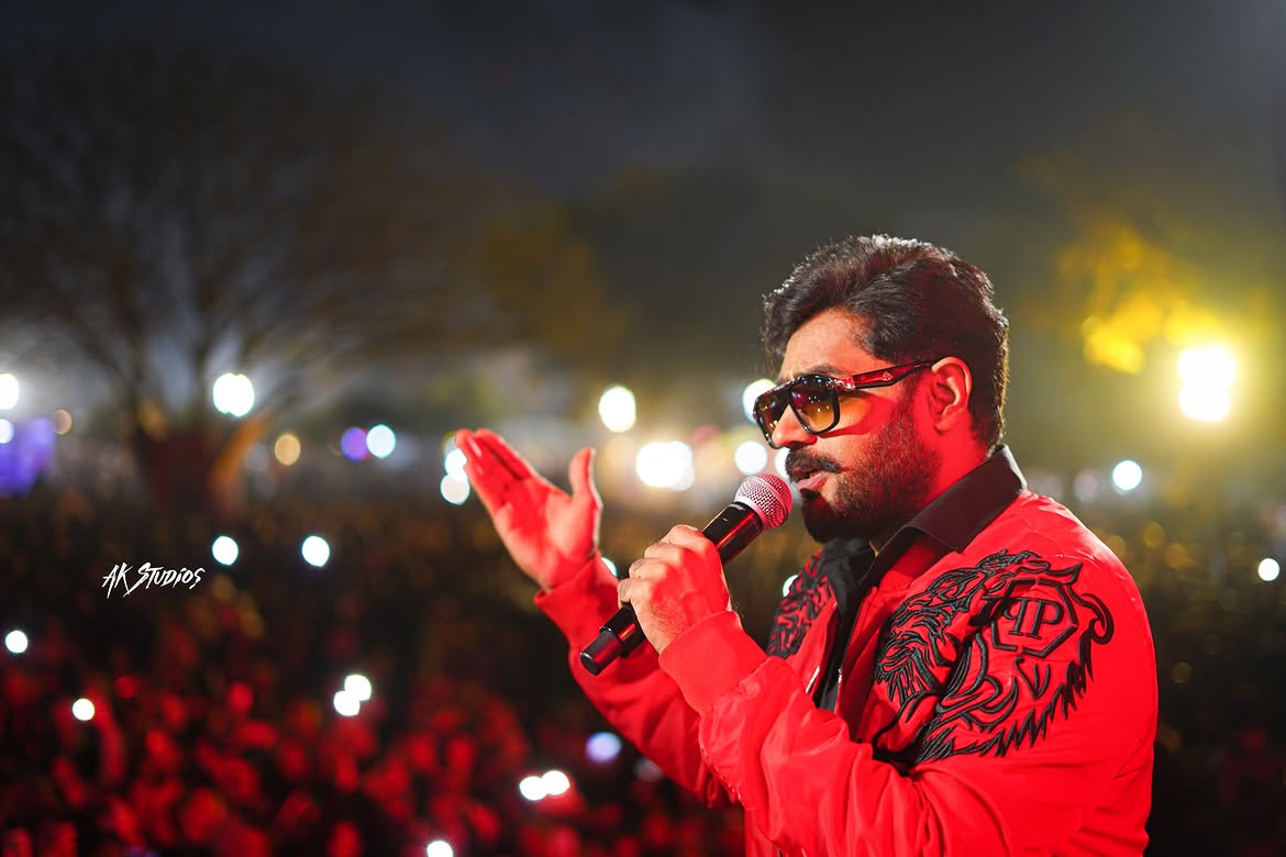 Thousands of people enjoying Abrar Ul Haq concert in Rawalpindi photographed by AK Studios